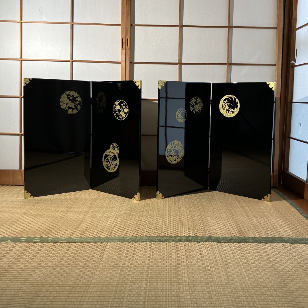 two screen folder in a tatami room