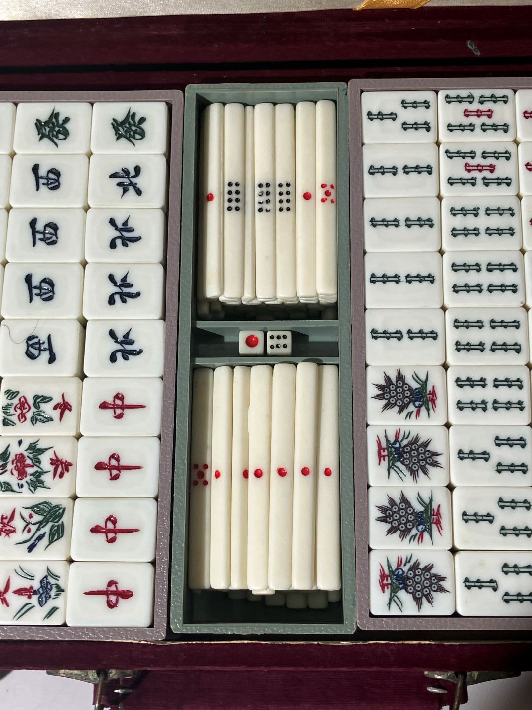 top details of a mahjong game