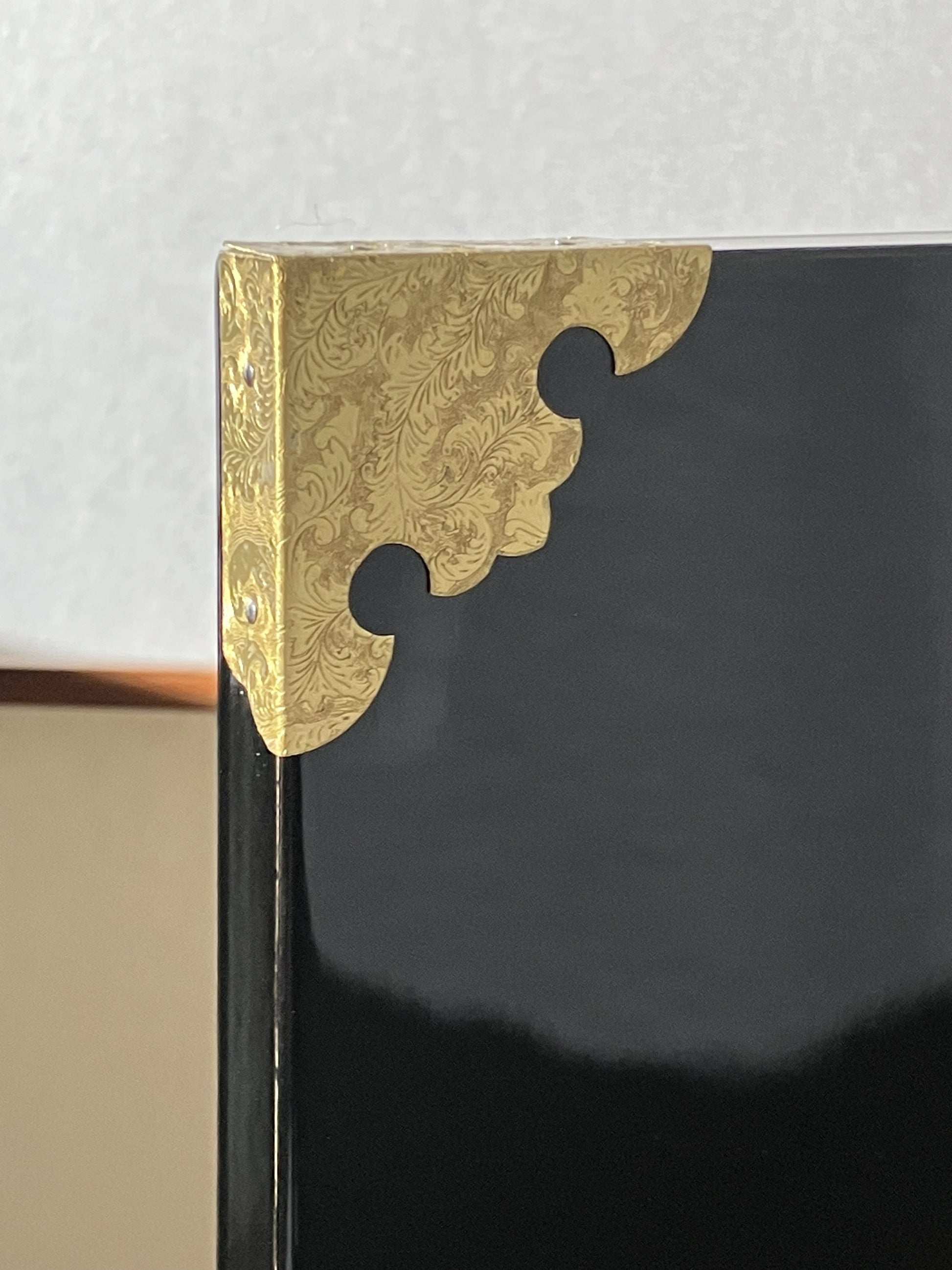 corner of a screen folder