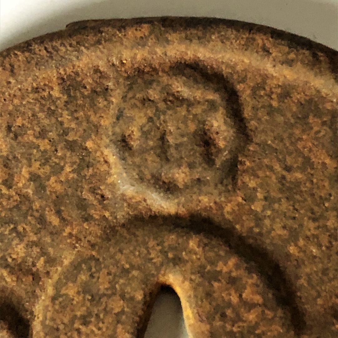 Rust-patterned metal object with embossed design